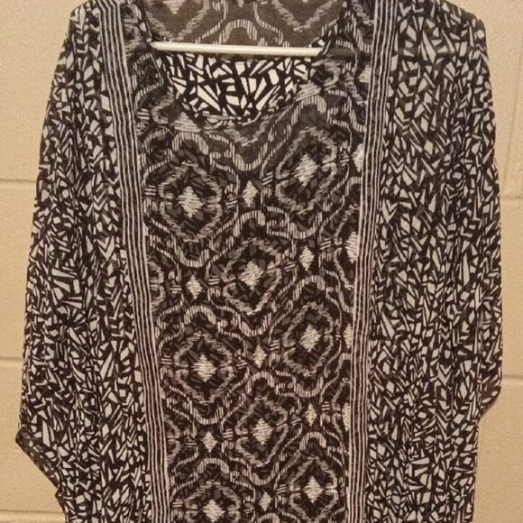 Allison Daley Monochrome Geometric Top - Picture 10 of 14